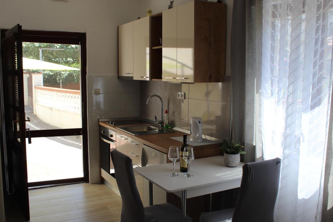 ביוגראד נה מורו Apartments Kekel מראה חיצוני תמונה