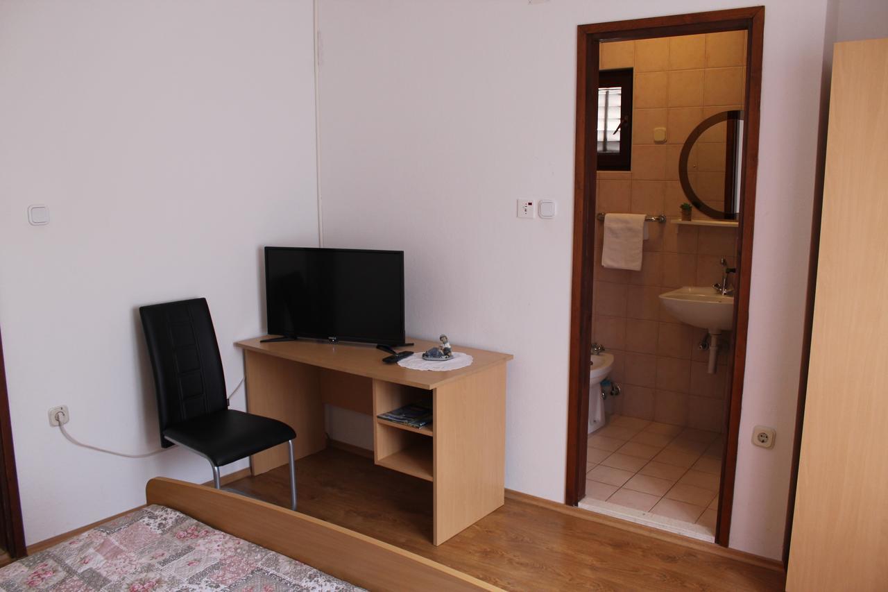 ביוגראד נה מורו Apartments Kekel מראה חיצוני תמונה
