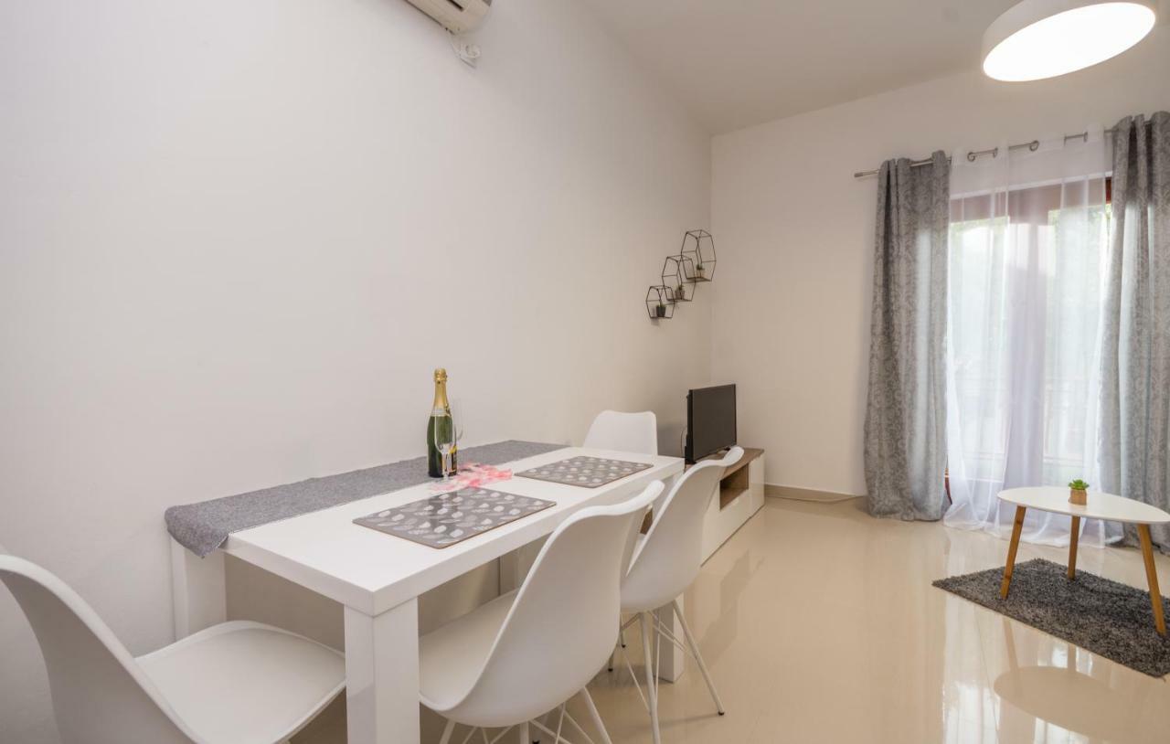 ביוגראד נה מורו Apartments Kekel מראה חיצוני תמונה