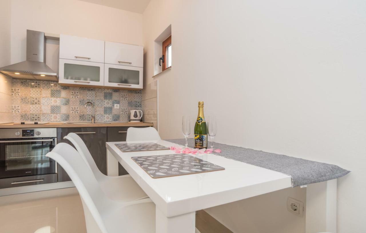 ביוגראד נה מורו Apartments Kekel מראה חיצוני תמונה
