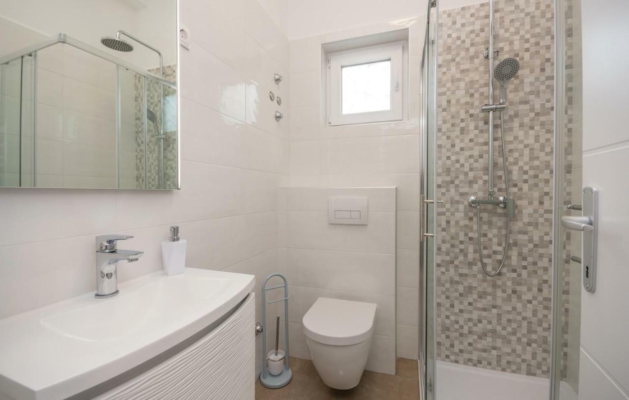 ביוגראד נה מורו Apartments Kekel מראה חיצוני תמונה